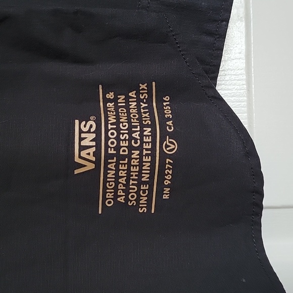 VANS, men's small, long sleeved black shirt. NWT. - Picture 4 of 8